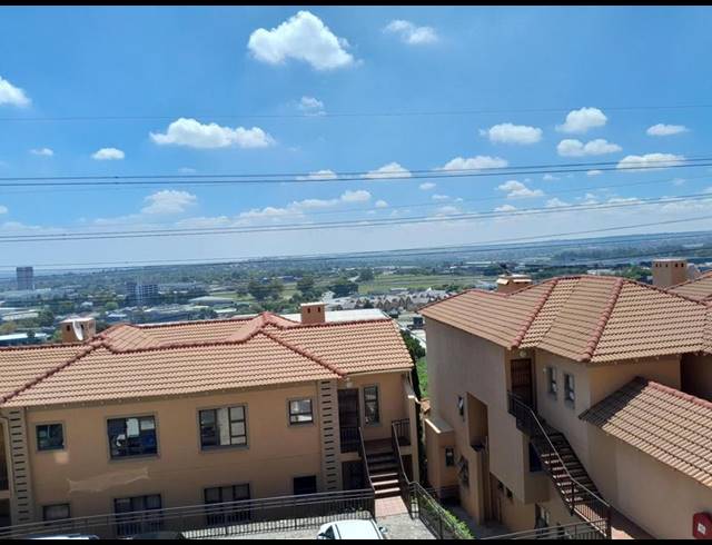 3 BEDROOM TOWNHOUSE FOR SALE IN SUNNYROCK